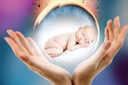 代孕诊所往往去寻找那些已经在卖卵或参与有偿药物试验的代孕妈妈